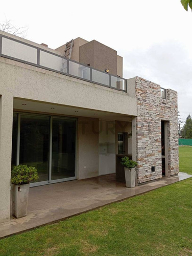 Venta Casa En City Bell 5 Ambientes