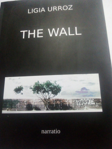 Imagen 3 de 4 de Ligia Urroz The Wall La Muralla Inglés Y Español