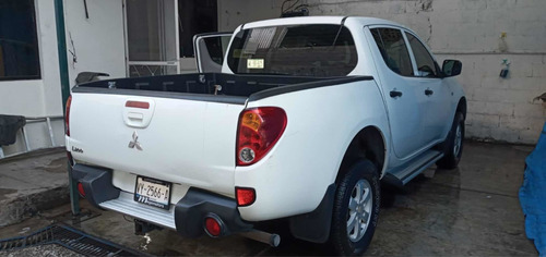 Imagen 13 de 15 de Mitsubishi L200 2014 2.4 Cabina Doble 4x2 Mt
