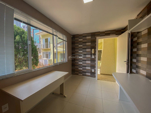 Imagem 26 de 28 de Casa Conta Com 04 Dormitórios Climatizados, Sendo 01 Suíte, Região Central De Blumenau - 35712443v