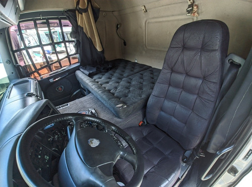 Imagem 10 de 12 de Cavalo Mecânico Scania P340 Cabine Leito