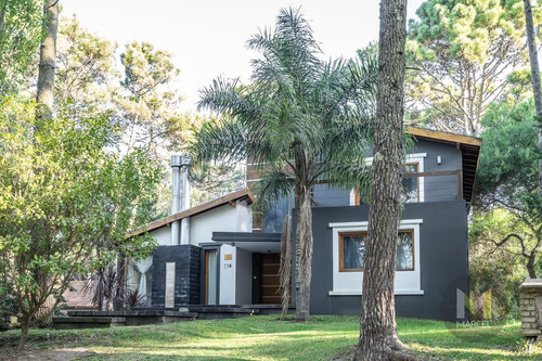 Imagen 2 de 30 de Casa En Venta - 5 Ambientes - Carilo