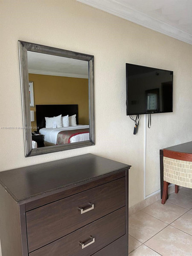 Departamento En Venta - 1 Dormitorio 1 Baño - Cochera - Miami, Florida