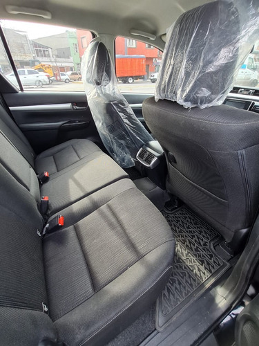 Imagen 14 de 15 de Toyota Hilux Srv 4x2 2019