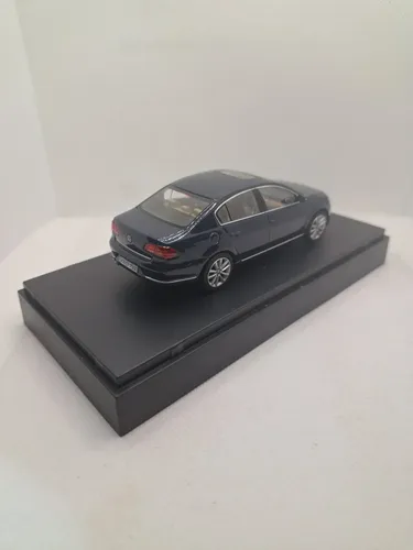 Miniatura Volkswagen Passat B7 - Escala 1/43 - Marca Schuco