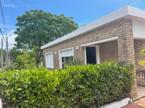 Alquilo Piriapolis Casa Nuevita En Pleno Centro A 4 De La Playa 2 Dormitoriso Amplios Aire Cocina Completa Parrillero Garague Totalmente Cerrado Hermozo Jardin Y Verde Totalmente Equipada Para 6 Perso