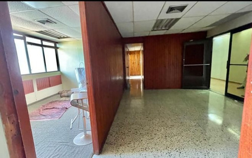 Local En Alquiler Para Oficina En El Vergel, Santo Domingo