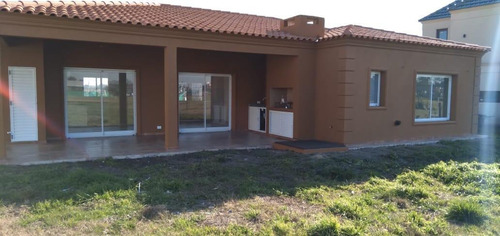 Imagen 4 de 14 de Casa En Santa Ines De Canning! Al Pulmon Verde! Toma Depto!