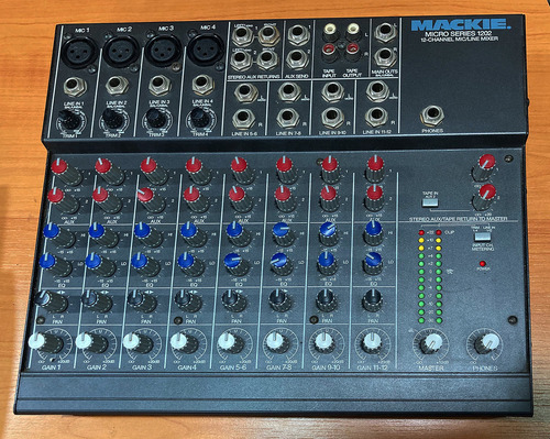 Consola Mackie Microseries 1202