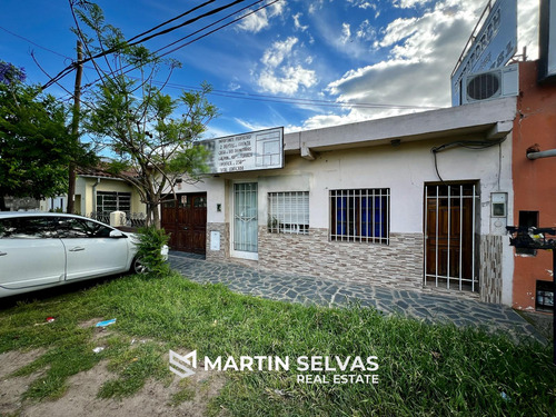 Casa En Venta Arturo Illia Al 1900, Ruta 8