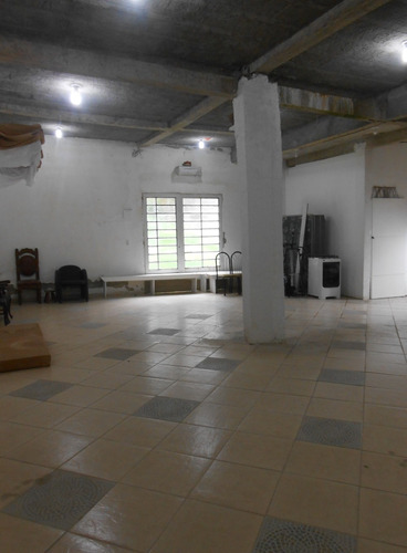 Casa E Salão De Festas