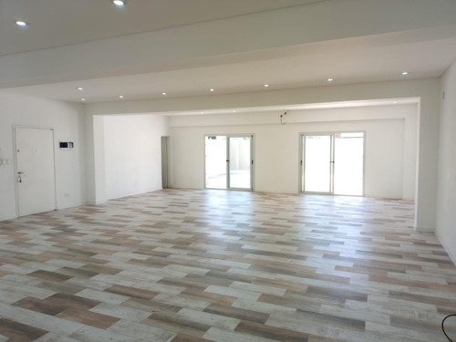 Alquiler De Oficina 120m² Ramos Mejia Con Patio, Excelente Ubicación