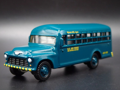 1956 Chevrolet Bus Ejercito Usa 1:64 Johnny Lightning Azul