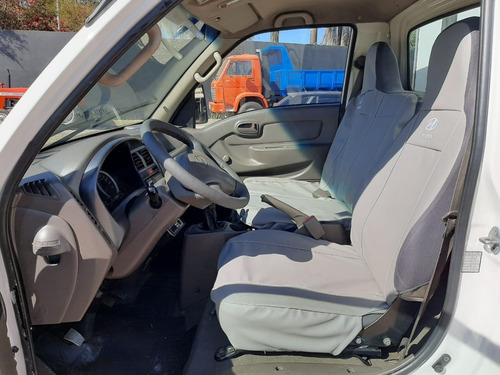 Imagem 13 de 15 de Hyundai Hr 2011 4x2 Baú Refrigerado (único Dono)