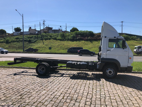 Volkswagen 8.160 Delivery Ano 2012 - Chassi 5 Metros