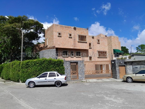 Apartamento Con Acabados Nobles Y Lujosos En Venta En La Lagunita Country Club #24-19496
