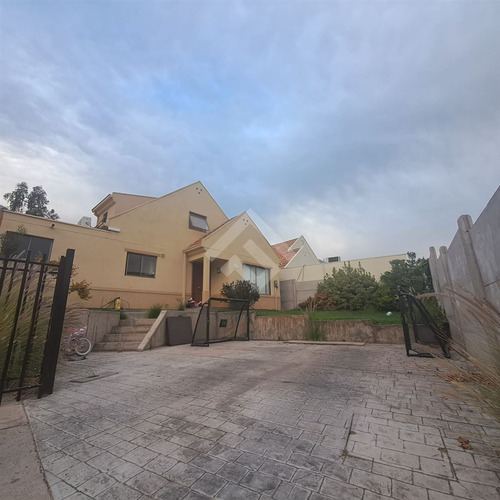 Casa En Venta De 3 Dorm. En La Florida