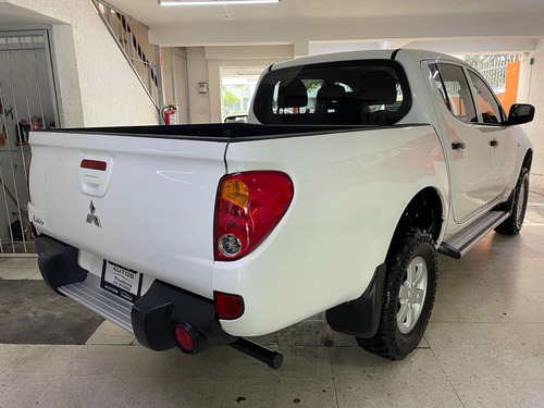 Imagen 4 de 15 de Mitsubishi L200 2.4 Mt 2015