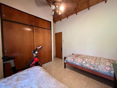Casa En Venta - 4 Dormitorios 3 Baños - 2.700mts2 - Moreno