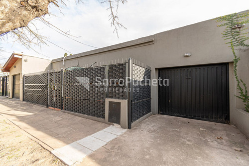Venta Casa 3 Ambientes Con Jardín, Piscina Y Cochera En Palomar.
