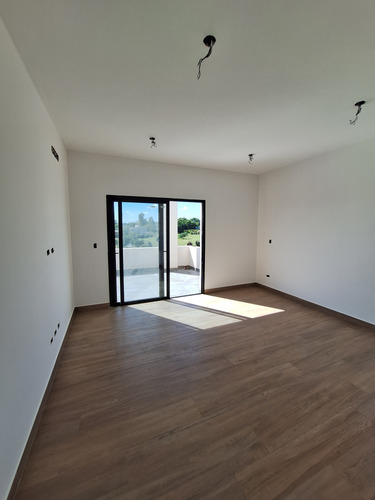 Casa En Venta Con Pileta Santa Elena