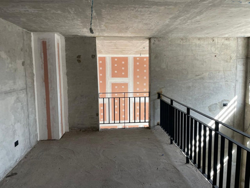Arriendo Local Comercial De 107,48 M2 + 62,94 M2 De Altillo,