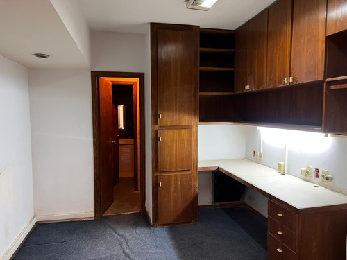 Ciudad Vieja Misiones Y Rincon, Cerca Del Puerto De Montevideo, Gran Oficina En Venta O Alquiler