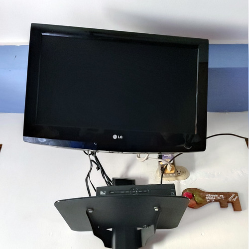 Imagen 2 de 6 de Televisor LG Pequeño Usado