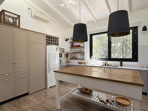 Encantadora Casa Quinta A La Venta En El Prestigioso Barrio La Araucaria| Lobos