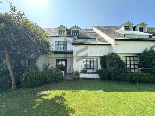 Casa En Condominio Con Gran Jardín Común En Venta En Col. Reforma Social, Miguel