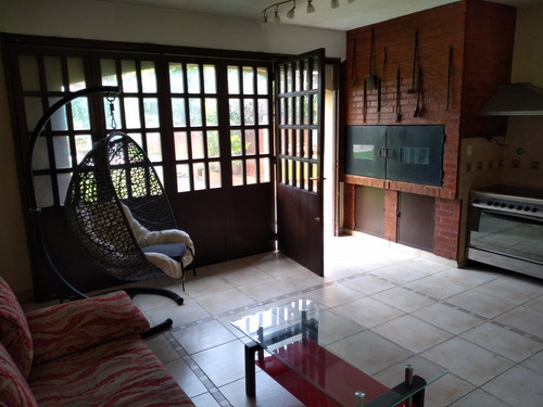 Casa En Venta 8 Ambientes En Ramos Mejia Con Pileta