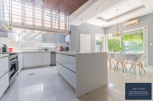 Venta De Casa En Lote Propio Con Parque Y Piscina Ramos Mejía Centro Permuta