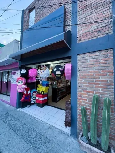 Casa Con Local En Venta