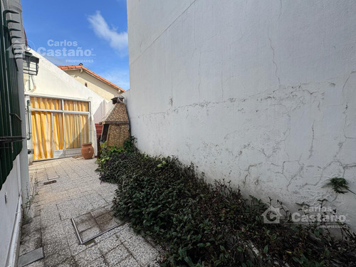 Importante Casa 3 Amb. En Esquina Con Sótano, Local O Garaje Y Terraza