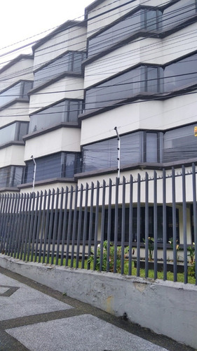 Imagen 2 de 12 de Vendo D Oportunidad Departamento 245 M2 $.880/m2.super Lujo Acabados Europa. El Bosque (bajo). Vistas Unicas. Seguridad. 2 Garages Cubiertos Y Bodega. Copropiedad 840 M2 Parque Privado Bbq . Y Mas...