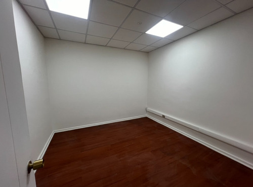 Se Arrienda Bodega Con Amplias Oficinas