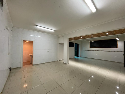 Local Comercial Con Bodega, Calle Serrano, Concepcion.