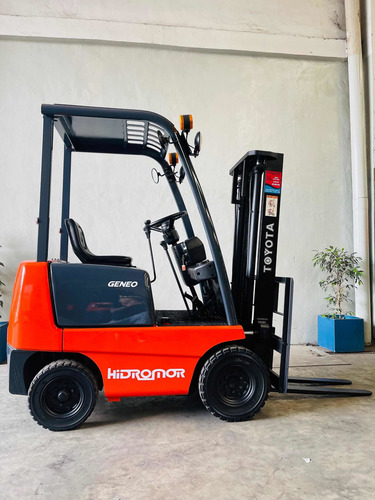 Imagen 2 de 9 de Autoelevador Toyota Compacto 900kg Nafta