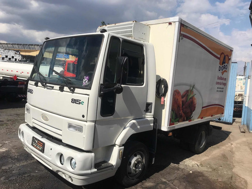Ford Cargo 815e Baú Refrigerado