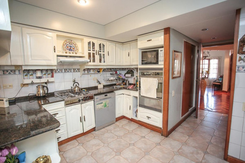 Imagen 14 de 30 de Venta Casa En 2 Plantas - Jardín - Cochera Para 3 Autos - Belgrano