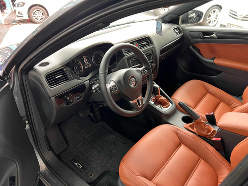 Volkswagen Jetta 2.0 Comfortline Flex 4p Automática