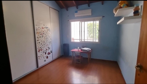 Casa Con Pileta, Quincho Y Cochera.