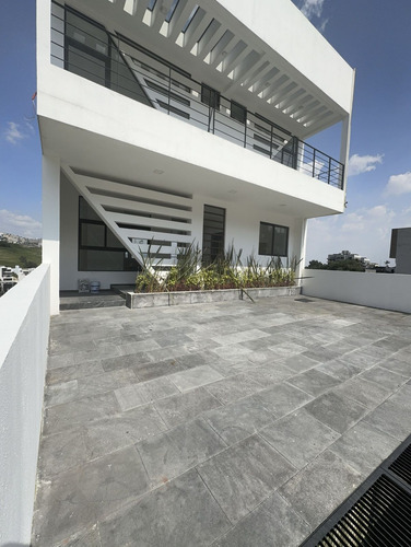 Residencia Nueva Muy Espaciosa Venta En Las Vilas, Cod. Zv1380