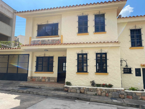Imagen 2 de 14 de Oportunidad. Se Vende Hermoso Townhouse 212m2 Obra Blanca
