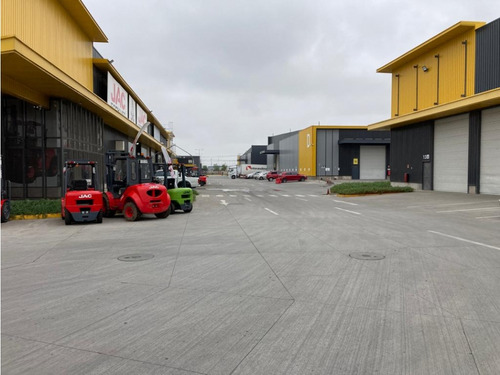 Arriendo Bodega De 2.468 M2 En Miraflores, Renca.