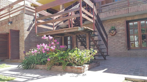 Casa Para 12 - Pileta Cerrada - Quincho - Centrica - Cochera 4 Autos - 5 Dormitorios - Equipamiento Full