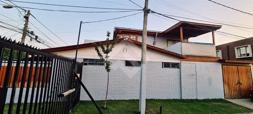 Casa En Venta De 5 Dorm. En Maipú