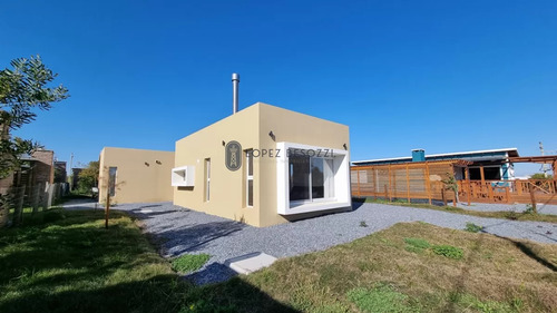 Casa Venta 2 Dormitorios 2 Baños, Piscina En Punta Negra - La Muralla