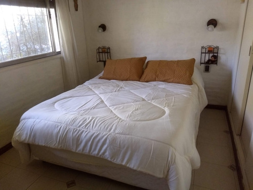 Casa Chalet 7 Ambientes En Parque Leloir Dueño Vende. Con Gran Parque Arbolado , Pileta Y Parrilla