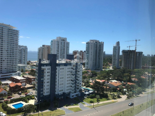 Departamento En Alquiler Zona Conrad- Ref: 193